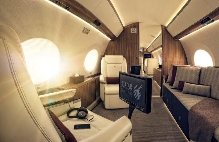 Cửa sổ lớn giúp cabin của chiếc G650ER thoáng đãng, tràn ngập ánh sáng.