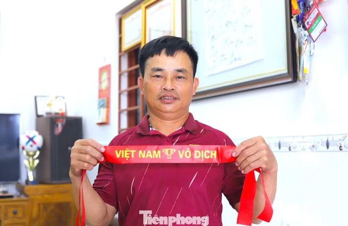 Ông Nguyễn Đình Ấp háo hức trận chung kết diễn ra và đặt niềm tin vào con trai cùng đội tuyển Việt Nam sẽ vô địch.