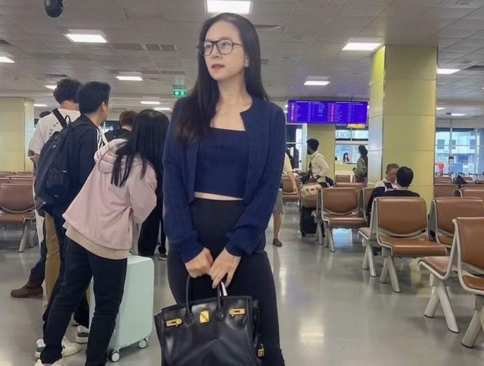 Madam Pang 'check in' ở sân bay Don Mueang trước giờ sang Việt Nam
