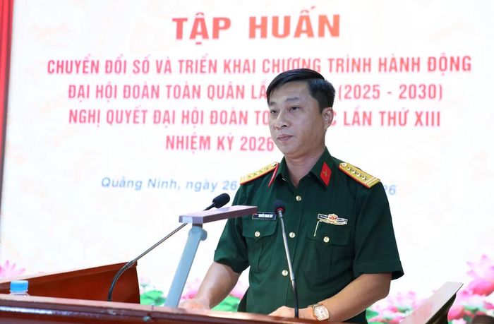 Đại tá Nguyễn Quang Huy - Trưởng Ban Thanh niên Quân đội, phát biểu khai mạc tập huấn.