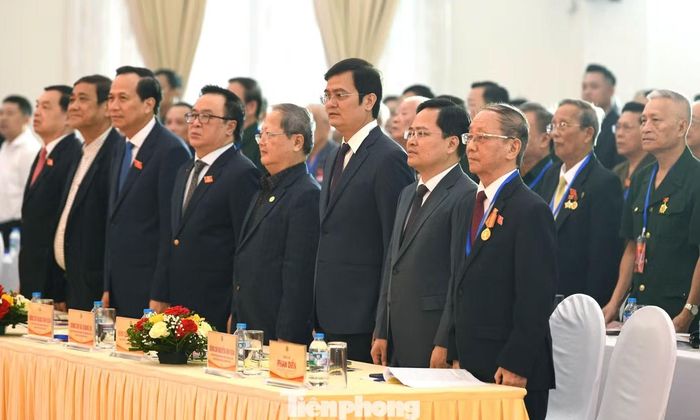 Đại biểu thực hiện nghi lễ chào cờ tại Đại hội. Ảnh: Như Ý