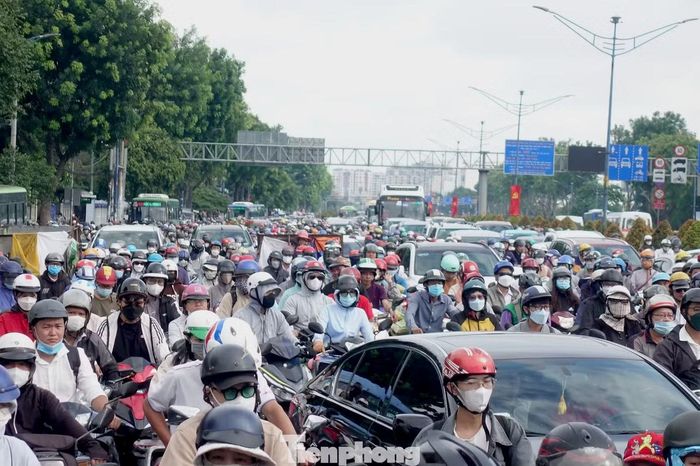 Giữa năm 2027, TPHCM sẽ thí điểm vùng phát thải thấp quy mô nhỏ tại vùng lõi trung tâm.