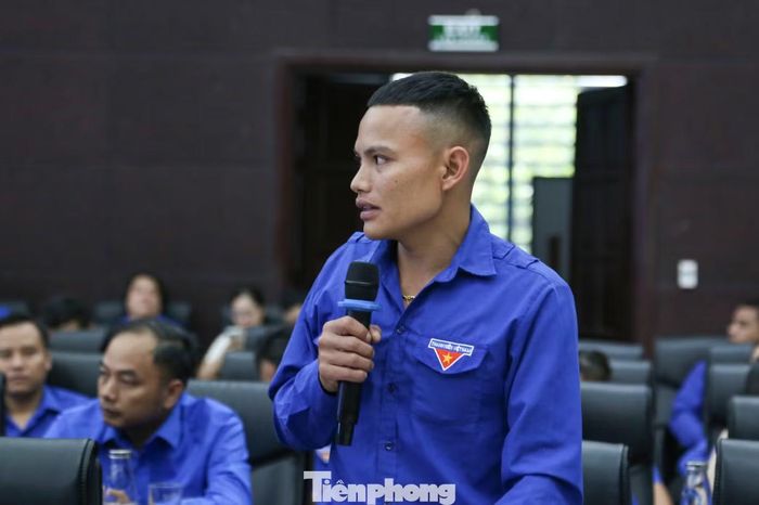 Anh Hồ Văn Dấu - Bí thư Đoàn xã Trà Linh đề xuất cơ chế hỗ trợ thanh niên địa phương phát triển kinh tế từ sâm Ngọc Linh.