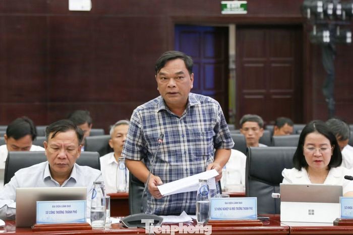 Ông Trần Út - Phó Giám đốc Sở Nông nghiệp và Môi trường TP. Đà Nẵng giải đáp các kiến nghị của đại biểu thanh niên.