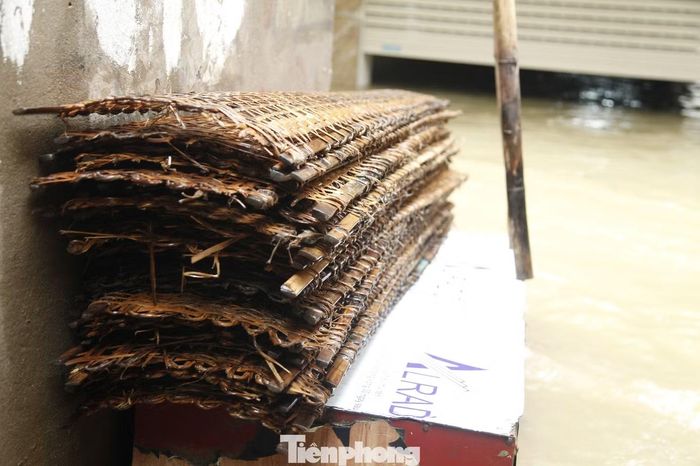 Dụng cụ làm bánh đa nem.