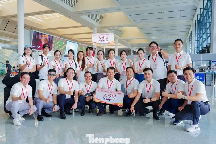Điểm nhấn đặc biệt của hành trình là các hoạt động “Theo dấu chân Bác Hồ”.
