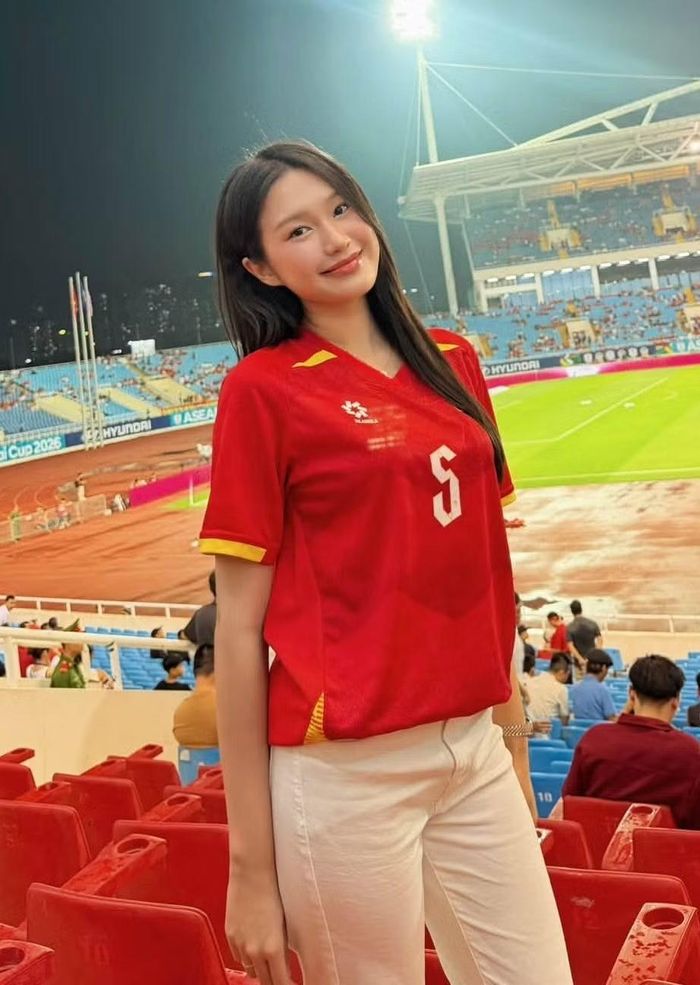 Doãn Hải My chia sẻ hình ảnh trên khán đài trận bán kết giữa Việt Nam - Malaysia trong ASEAN Cup 2026.