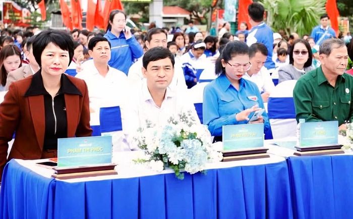 Dự chương trình có anh Nguyễn Kim Quy - Bí thư Ban Chấp hành Trung ương Đoàn, Phó Chủ tịch Thường trực Trung ương Hội LHTN Việt Nam; bà Phạm Thị Phúc - Phó Bí thư Tỉnh ủy, Chủ tịch Ủy ban MTTQ Việt Nam tỉnh Lâm Đồng cùng lãnh đạo các sở, ngành, địa phương và 700 đoàn viên thanh niên.