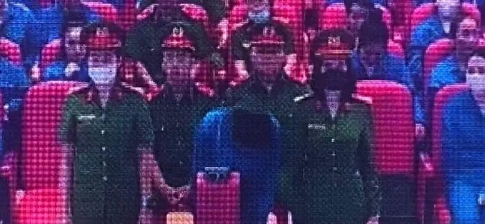 "Cô tiên từ thiện" Trúc Phương cúi đầu xin lỗi khi nói lời sau cùng tại phiên tòa chiều nay 26/8. Ảnh: Tân Châu