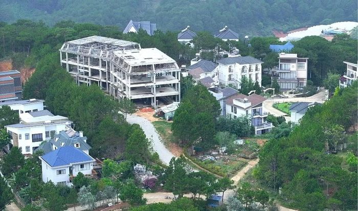 Gần 4 năm chưa khắc phục sai phạm, Khu du lịch Nam Hồ tiếp tục xin gia hạn tiến độ. Ảnh: CTV.