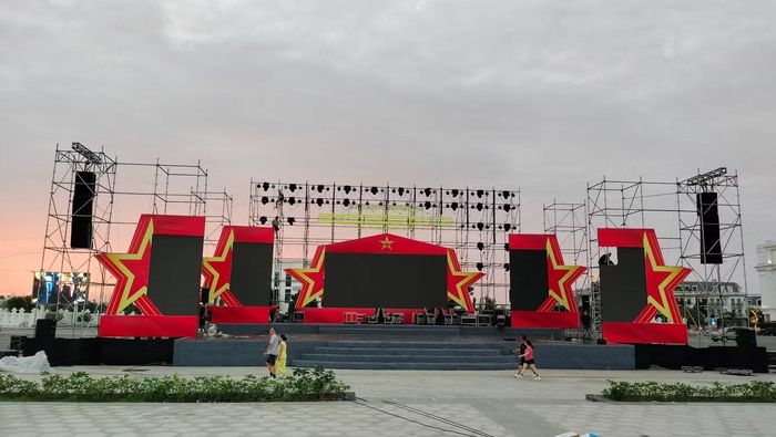 Trận chung kết lượt về AFF Cup giữa đội tuyển Việt Nam và Thái Lan sẽ được tỉnh Cà Mau tổ chức tiếp sóng trên màn hình lớn phục vụ người dân tại Quảng trường Phan Ngọc Hiển (phường An Xuyên) và Quảng trường Hùng Vương (phường Bạc Liêu) từ 19h30 ngày 26/8.