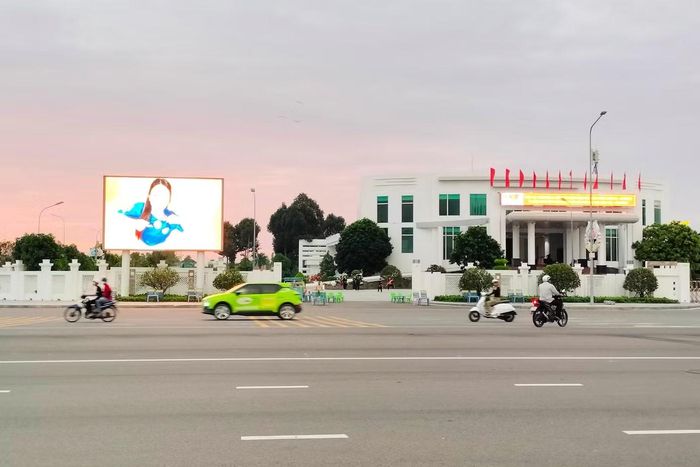 Theo ông Ngô Vũ Thăng, Phó Chủ tịch UBND tỉnh Cà Mau, việc tổ chức truyền hình trực tiếp nhằm đáp ứng nhu cầu thưởng thức bóng đá, đồng thời tạo không khí vui tươi, phấn khởi trong nhân dân.