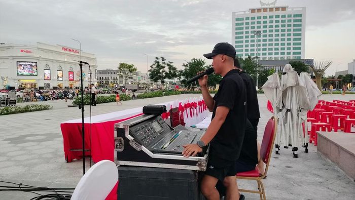 UBND tỉnh Cà Mau giao Sở Văn hóa, Thể thao và Du lịch phối hợp với Sở Khoa học và Công nghệ, UBND phường An Xuyên, UBND phường Bạc Liêu và các đơn vị liên quan chuẩn bị các điều kiện để tiếp sóng trận đấu.