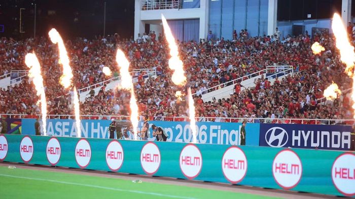 Người đứng đầu bóng đá thế giới sẽ cảm nhận rõ tình yêu bóng đá của CĐV Việt Nam. Một nền bóng đá nhỏ bé, đang trên đà vươn tầm châu lục nhưng sở hữu lực lượng CĐV hùng hậu và cuồng nhiệt không thua kém bất kỳ đội tuyển nào. Hai năm trước, quan chức FIFA tận mắt thấy tình yêu bóng đá của người Thái và bây giờ là Việt Nam.