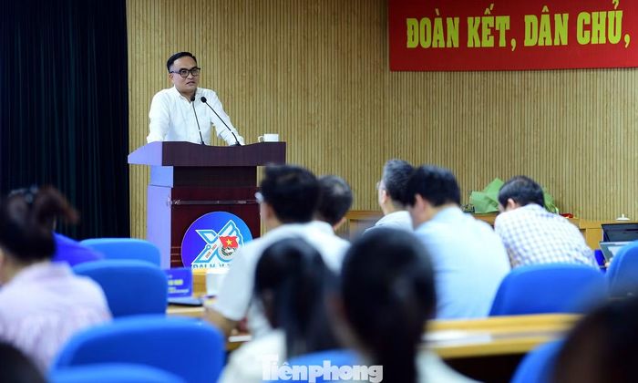 PGS.TS Lê Đình Tĩnh trao đổi thông tin tại hội nghị. Ảnh: Xuân Tùng