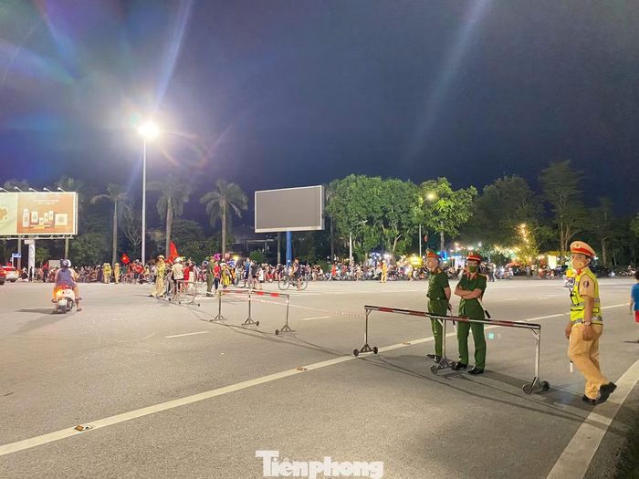 Lực lượng cảnh sát được huy động để đảm bảo an toàn giao thông.