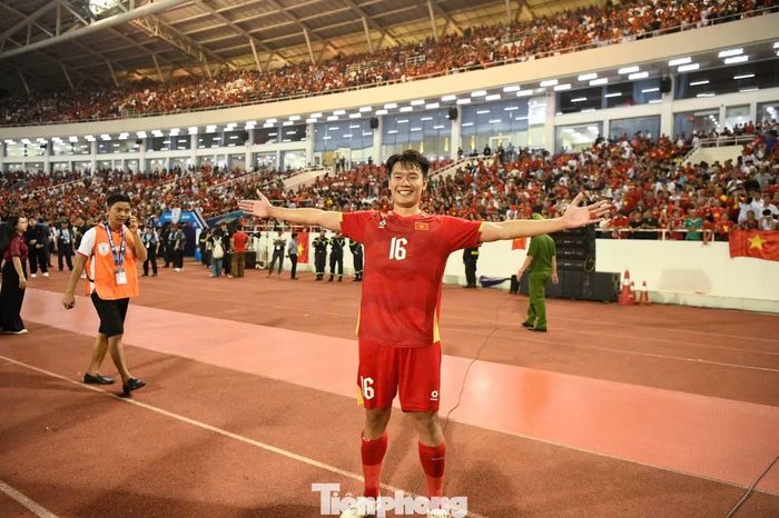 Thành Chung cũng có một ngày thi đấu không biết mệt mỏi. Sự hiện diện của Thành Chung ở trung tâm hàng thủ là điểm tựa tinh thần cho toàn đội.