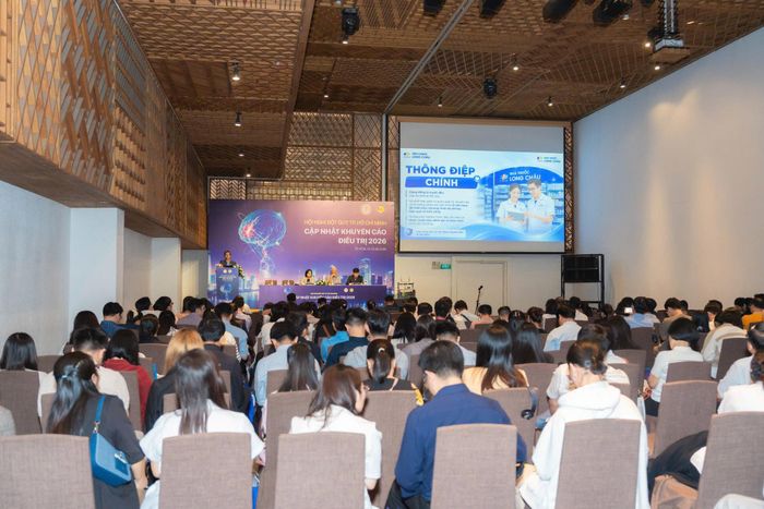 Long Châu chung tay cùng ngành y tế mở rộng các hoạt động tầm soát đột quỵ, quản lý các yếu tố nguy cơ trong cộng đồng, nâng cao nhận thức người dân về chăm sóc sức khoẻ chủ động.