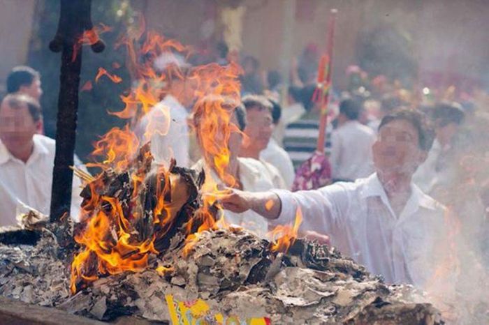 Người dân cần thay đổi thói quen đốt vàng mã, đồ lễ