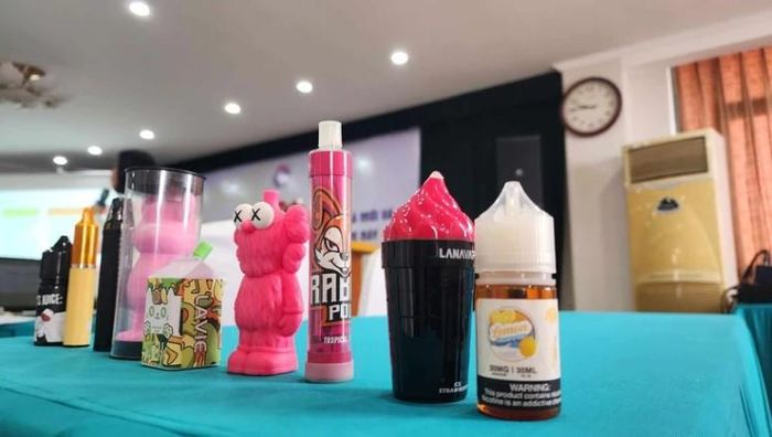 Dự thảo Luật đề xuất cấm cơ sở bán buôn, bán lẻ trưng bày thuốc lá dưới mọi hình thức. Ảnh minh họa.