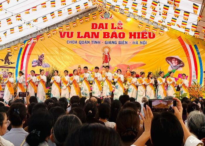 Cần giáo dục người trẻ về lòng biết ơn bằng những điều thật gần gũi. Ảnh: Bình Minh