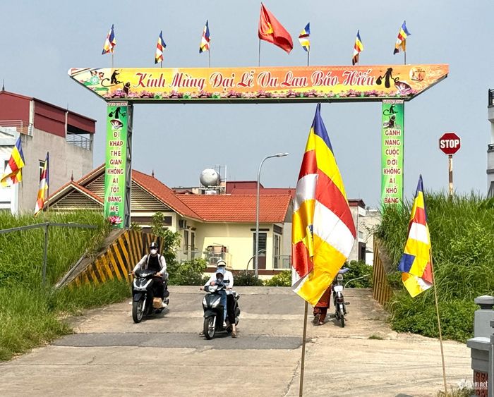 Đạo hiếu vốn đã nằm rất sâu trong tâm thức người Việt. Phật giáo làm cho chữ hiếu đi sâu thêm một tầng nữa: báo hiếu không chỉ bằng tình cảm mà còn bằng sự tu tập và chuyển hóa chính mình. Ảnh: Bình Minh