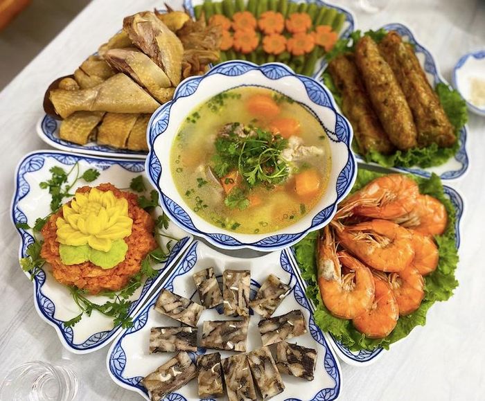 Việc thờ cúng dịp này có thể phụ thuộc vào điều kiện mỗi gia đình, phong tục của từng địa phương. Ảnh: Nguyễn Hiền