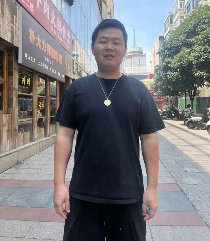 Anh Wang chủ quán bánh trứng ở An Huy, Trung Quốc. Ảnh: CCTV