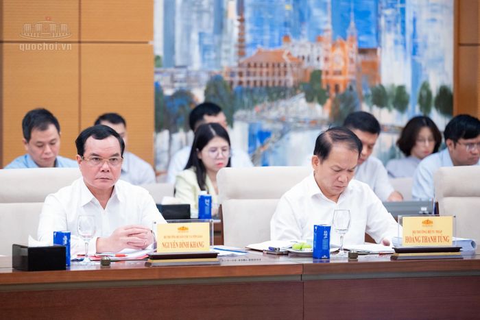 Lãnh đạo các bộ tham dự phiên họp. Ảnh: QH