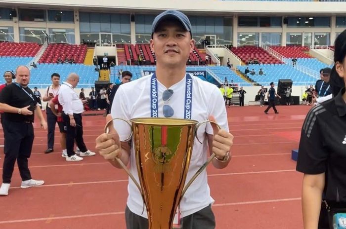 Công Vinh trên SVĐ Mỹ Đình trước trận chung kết ASEAN Cup 2026.