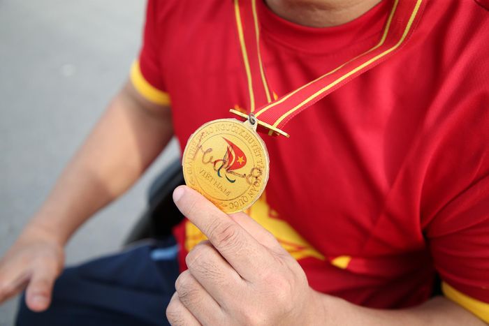 Anh mang theo tấm HCV Đại hội TDTT toàn quốc mà mình giành được năm 2018. Tấm HCV này sau đó được Phúc Đạt đấu giá 200 triệu đồng, mua máy thở tặng các cơ sở y tế trong cuộc chiến chống Covid-19 năm 2021.