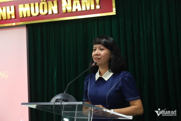 Phó Giám đốc Sở Dân tộc và Tôn giáo tỉnh An Giang Nguyễn Thị Phương Linh phát biểu tại buổi gặp mặt