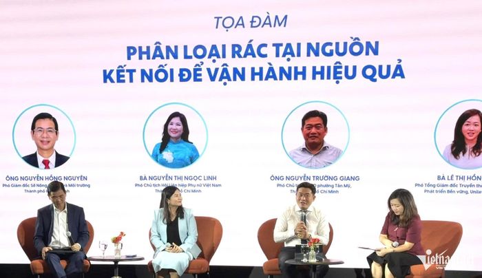 Các diễn giả tham dự tọa đàm. Ảnh: Thu Hà