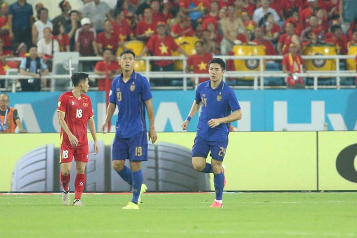 Jarunongkran ghi bàn ở lần chạm bóng đầu tiên...