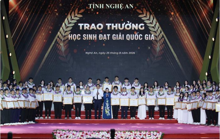 Tôn vinh học sinh đạt giải Nhì, Ba, Khuyến khích Quốc gia