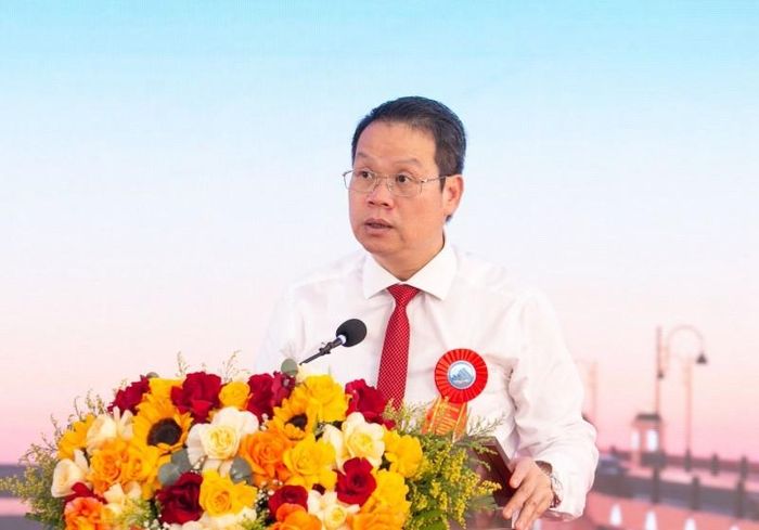 Chủ tịch UBND TP Nguyễn Mạnh Hùng nhấn mạnh yêu cầu đầu tư hạ tầng phải “đi trước một bước”.