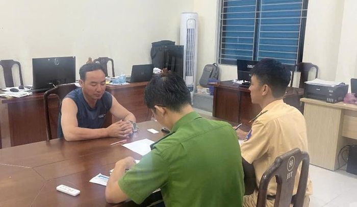 Đối tượng truy nã Nguyễn Văn Thành tại cơ quan Công an.