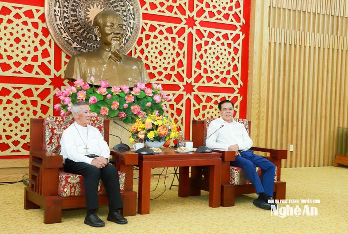 Chủ tịch UBND tỉnh Võ Trọng Hải phát biểu trân trọng cảm ơn Giám mục Anphong Nguyễn Hữu Long và đoàn Tòa Giám mục. Ảnh: Thành Duy