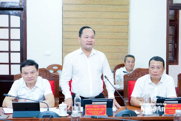 Giám đốc Sở Nông nghiệp và Môi trường Hoàng Quốc Việt phát biểu tại phiên họp. Ảnh: Phạm Bằng