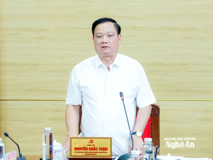 Bí thư Tỉnh ủy, Trưởng Đoàn ĐBQH tỉnh Nguyễn Khắc Thận phát biểu kết luận phiên họp. Ảnh: Phạm Bằng