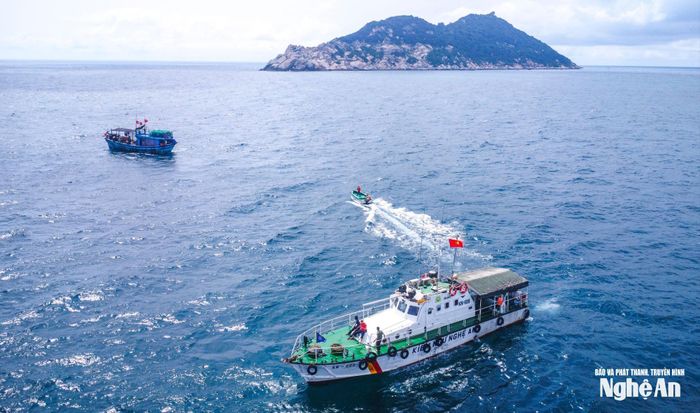 Lực lượng kiểm ngư Nghệ An tuần tra, kiểm soát tàu cá. Ảnh tư liệu: Thành Cường