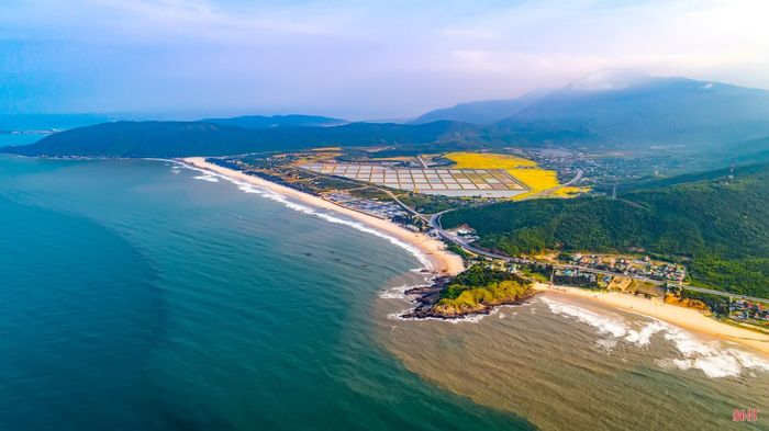 Những tuyến giao thông kết nối tạo động lực phát triển cho Hà Tĩnh. Ảnh: Nguyễn Thanh Hải.