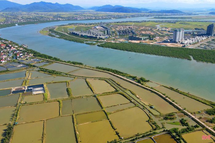 Vị trí dự kiến đầu tư xây dựng cầu Bến Thủy 3 vượt sông Lam nối xã Đan Hải, tỉnh Hà Tĩnh với phường Trường Vinh, tỉnh Nghệ An dự kiến có tổng mức đầu tư khoảng 2.510 tỷ đồng, sẽ được xây dựng trong giai đoạn 2026 - 2030.