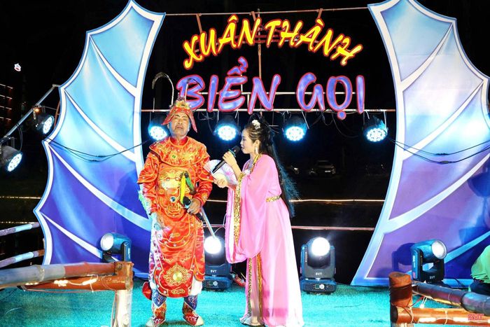 Ông Bình đã góp phần đưa những loại hình văn hóa truyền thống vào khai thác du lịch tại Tiên Điền.