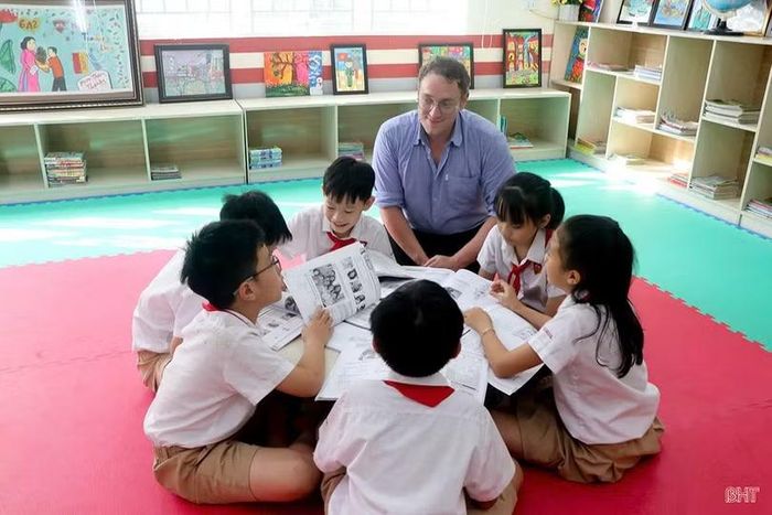 Đội ngũ giáo viên nước ngoài hỗ trợ và nâng cao việc dạy học tiếng Anh.
