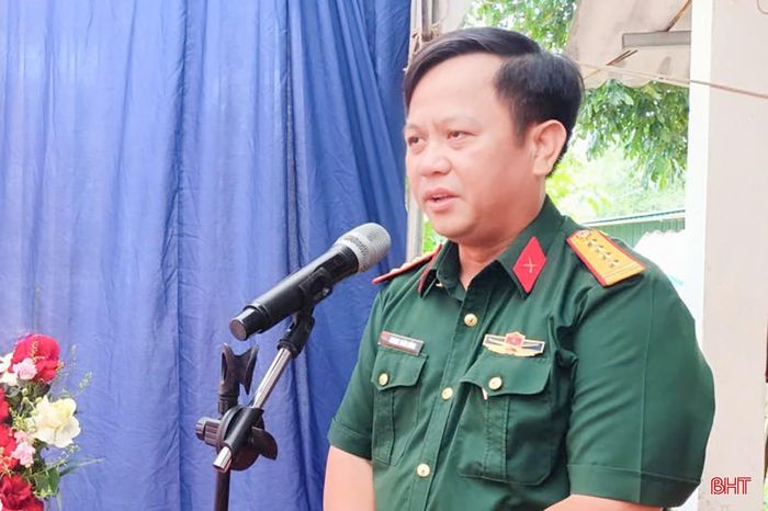 Đại tá Hoàng Xuân Đông - Chỉ huy trưởng Bộ CHQS tỉnh phát biểu tại buổi lễ.