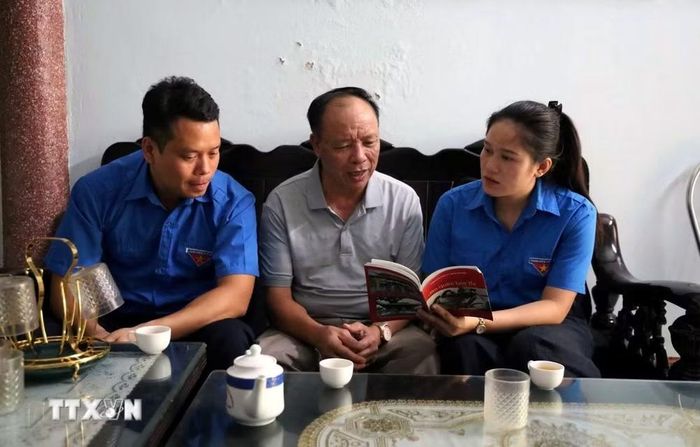 Ông Nguyễn Văn Phước, em trai liệt sỹ Nguyễn Thị Thuận, luôn cảm thấy tự hào về người chị đã anh dũng hy sinh. (Ảnh: Nguyễn Chinh/TTXVN)