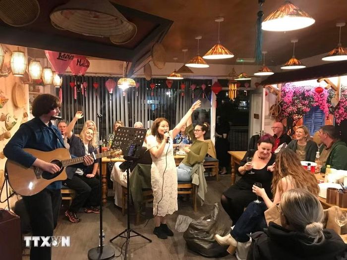 Saigon Lotus: Ngôi nhà văn hóa Việt–Anh chính thức ra đời vào tháng 10/2024, đã trở thành nơi kết nối cộng đồng kiều bào với cội nguồn dân tộc, đồng thời quảng bá văn hoá Việt Nam đến bạn bè quốc tế. (Ảnh: TTXVN phát)