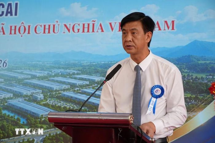 Ông Phan Trung Bá, Phó Chủ tịch Ủy ban Nhân dân tỉnh Lào Cai, phát biểu tại lễ khởi công. (Ảnh: Tuấn Khôi/TTXVN)