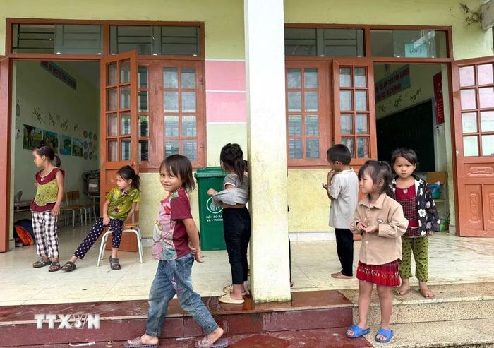 Học sinh ở điểm trường Trà Tá, Trường Tiểu học cơ sở xã Thạch Lâm, tỉnh Cao Bằng. (Ảnh: Chu Hiệu/TTXVN)